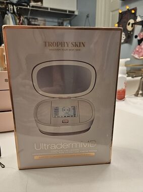 Trophy Skin UltradermivID Skincare Device in Blush Pink